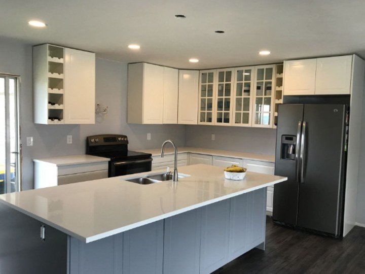 White Shaker kitchen cabinets